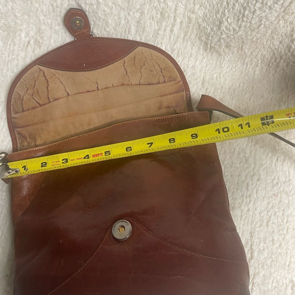 Oroton Vintage leather Tan bucket style crossbody bag gold tone accent.. - Picture 12 of 16